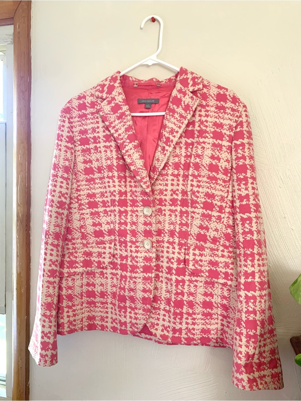 Ann Taylor Pink and Cream Plaid Houndstooth Blazer. Size 12